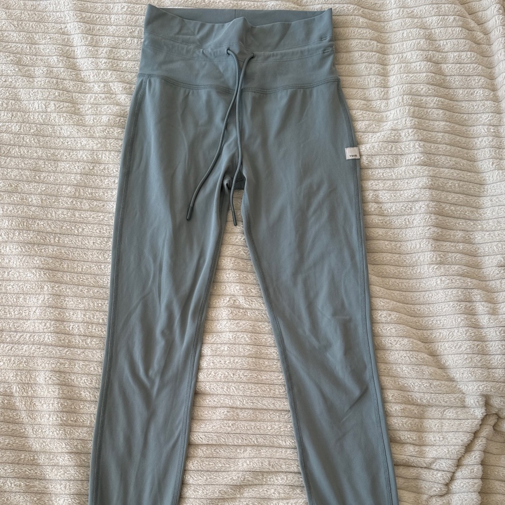 Vuori women’s daily legging in Tidal